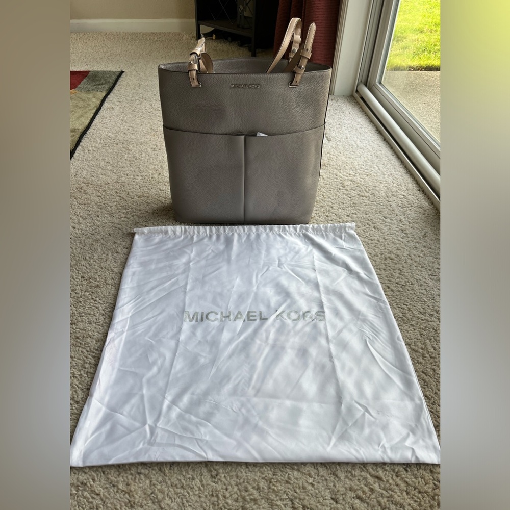 Brand New Michael Kors Bedford Leather Large Tote Gray